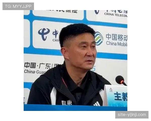 杜锋指出广东队末节专注度问题 国际篮联新规要求球员调整状态