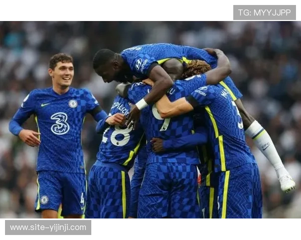 吕迪格领导力考验，德国中卫需在防线人员不整时指挥年轻队友